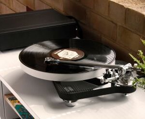 REGA NAIA giradischi - colorazione fibra di carbonio